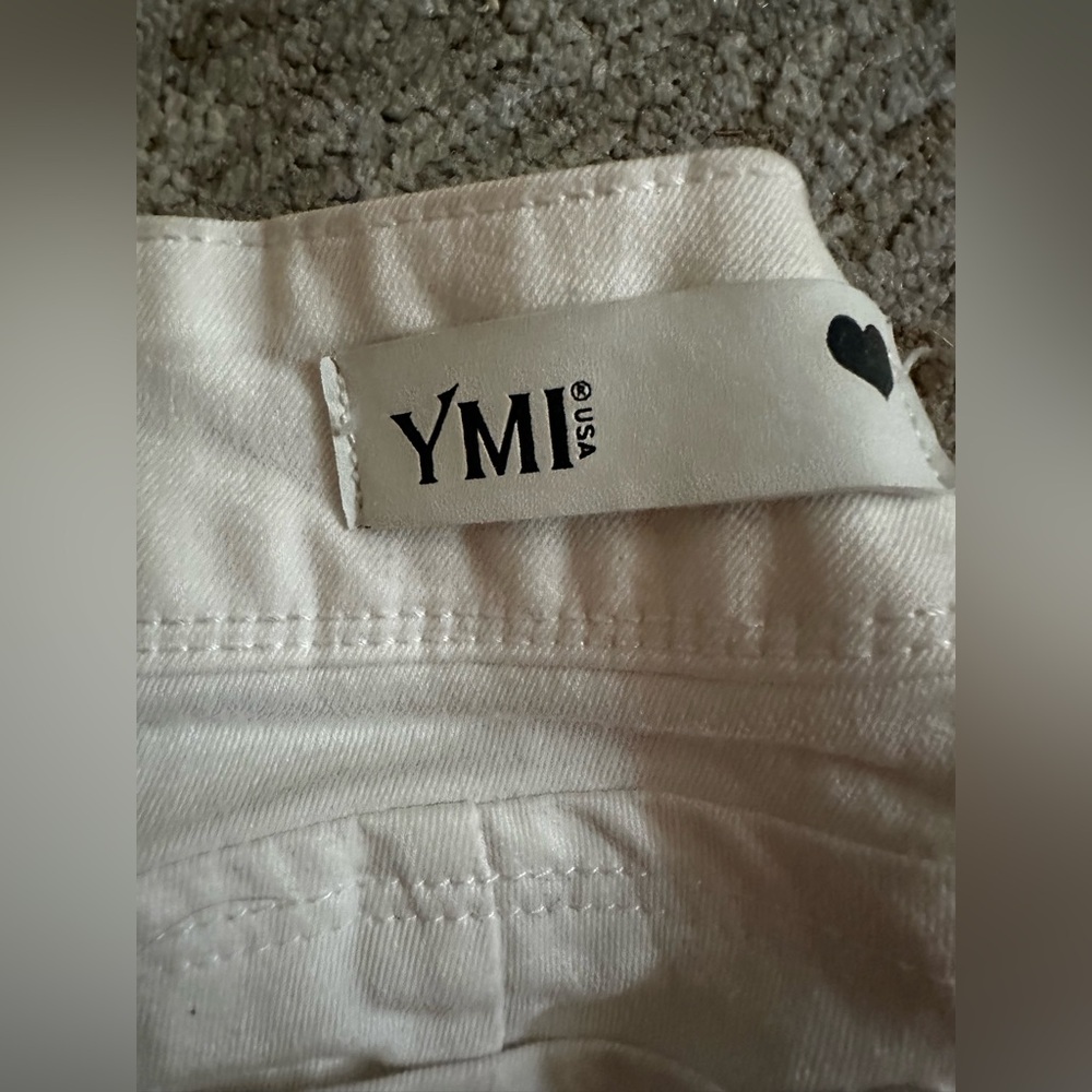 YMI Want a betta butt? White capris. Size 13